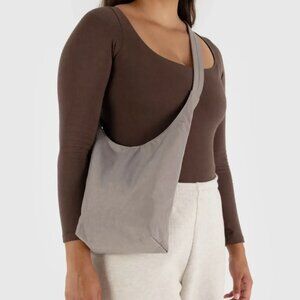 BAGGU Small Nylon Sling in Dove